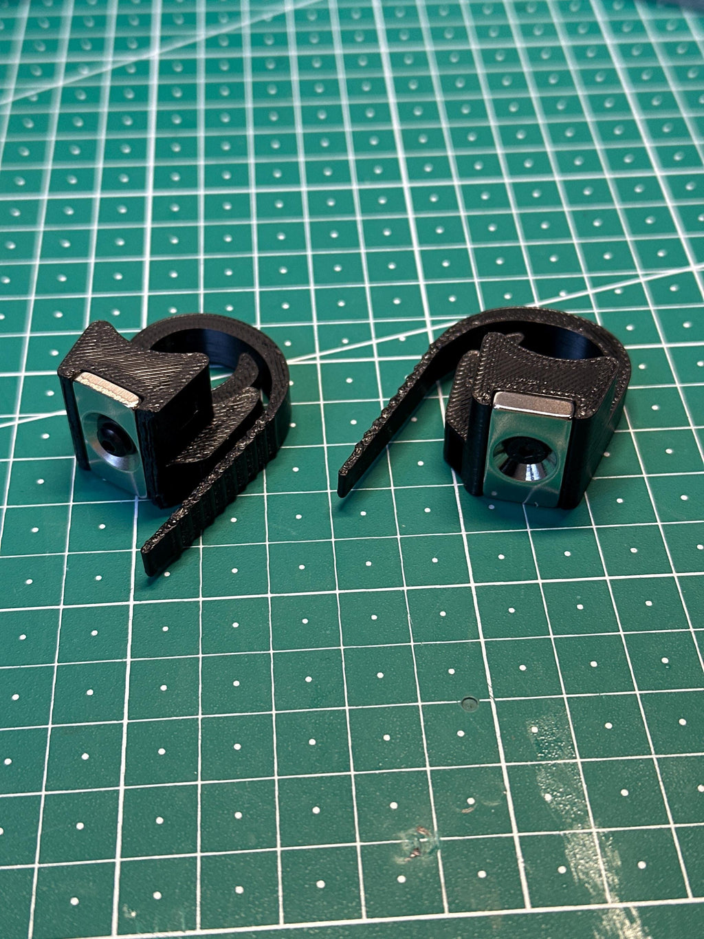 3D Print Files | Magnetic Clips for Video Tripod Legs – Keep It Together