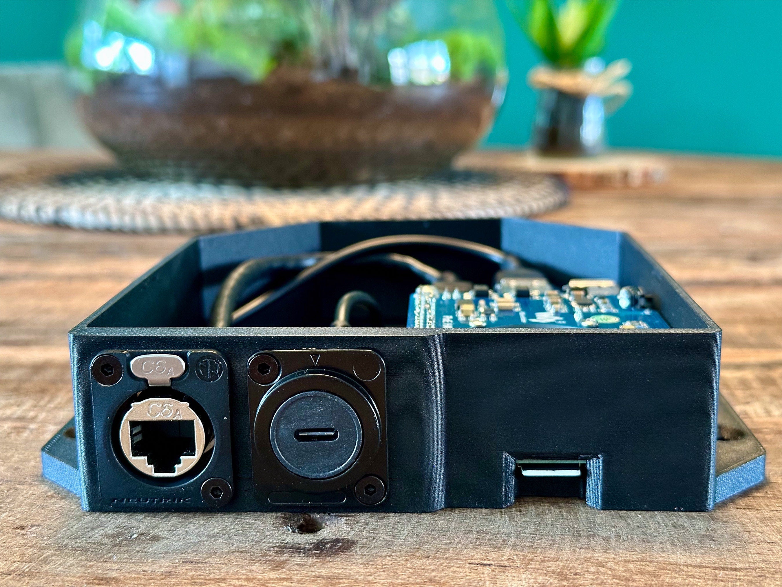 Raspberry Pi 4 Surface Enclosure | Universal Fit and D-Size Connectors