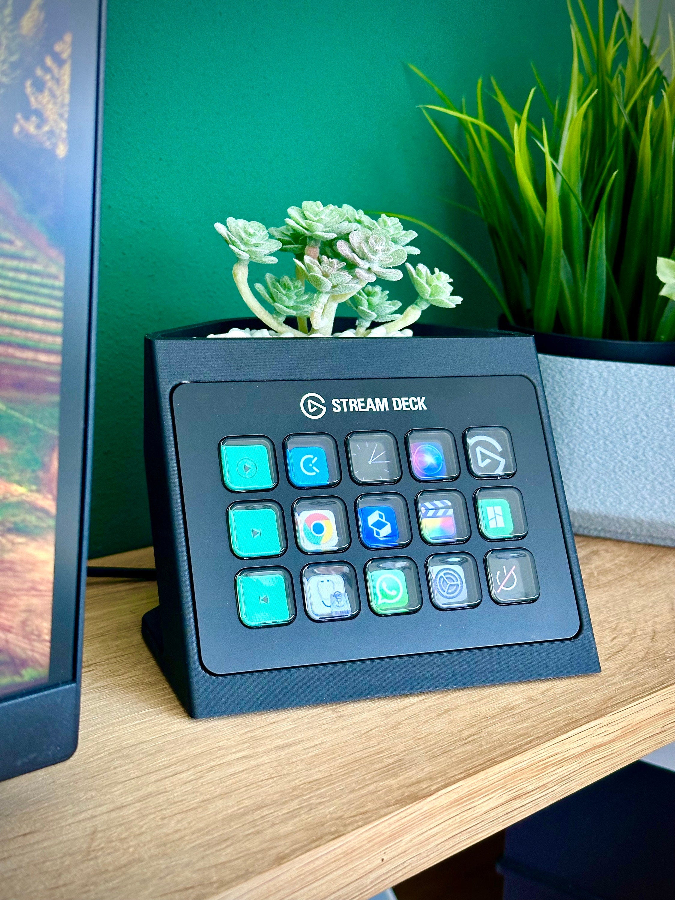 Streamdeck MK2 XL PLUS Stand - Memory card holder and Planter